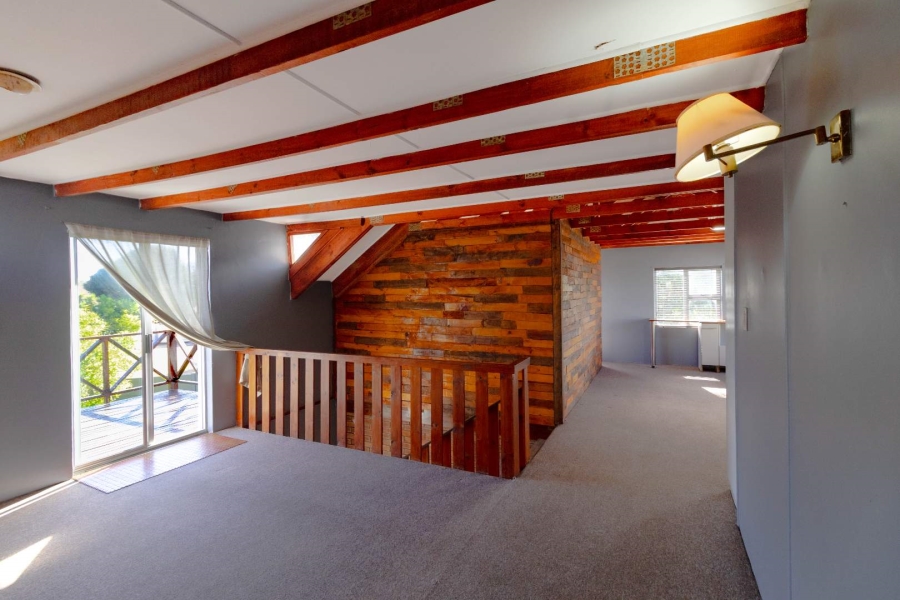 6 Bedroom Property for Sale in Sandbaai Western Cape